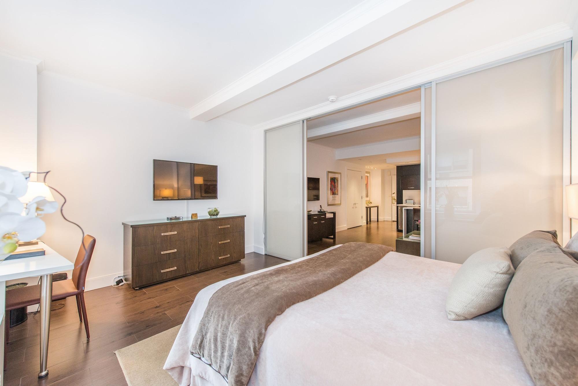 Lombardy Apartahotel
